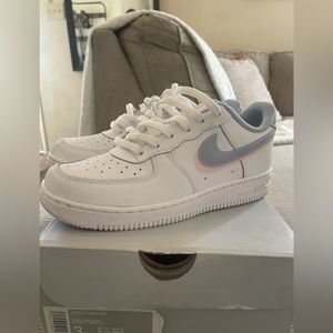 Nike Air Force 1 - White/Pink/Blue